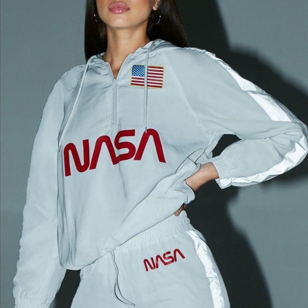NEW Forever 21 White Nasa Hooded Pullover Windbreaker Jacket.Size M